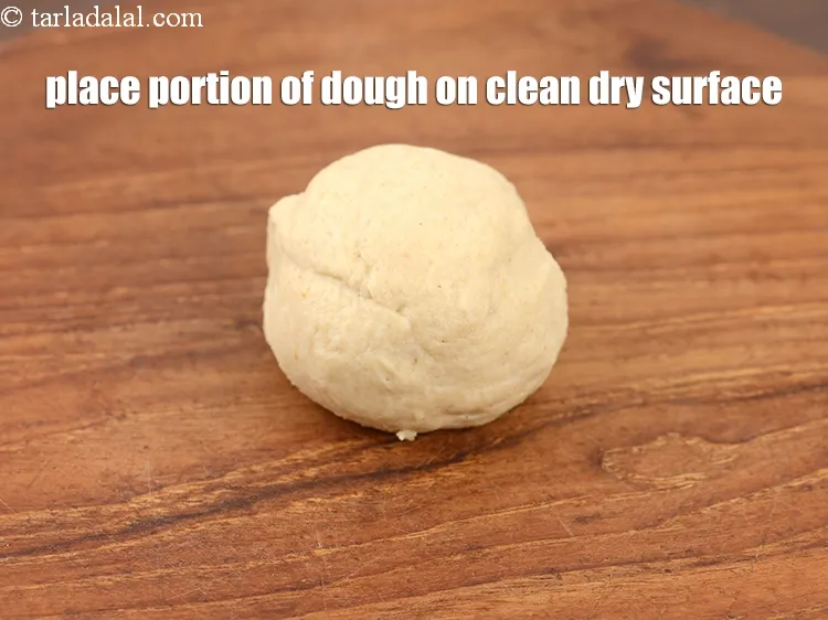 स्टेप 14 – आटे के एक भाग को साफ सूखी सतह पर रखें।