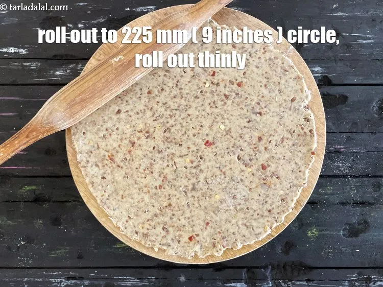 स्टेप 27 – आटे को पतला बेल लीजिये ताकि बेकिंग जल्दी हो जाये …