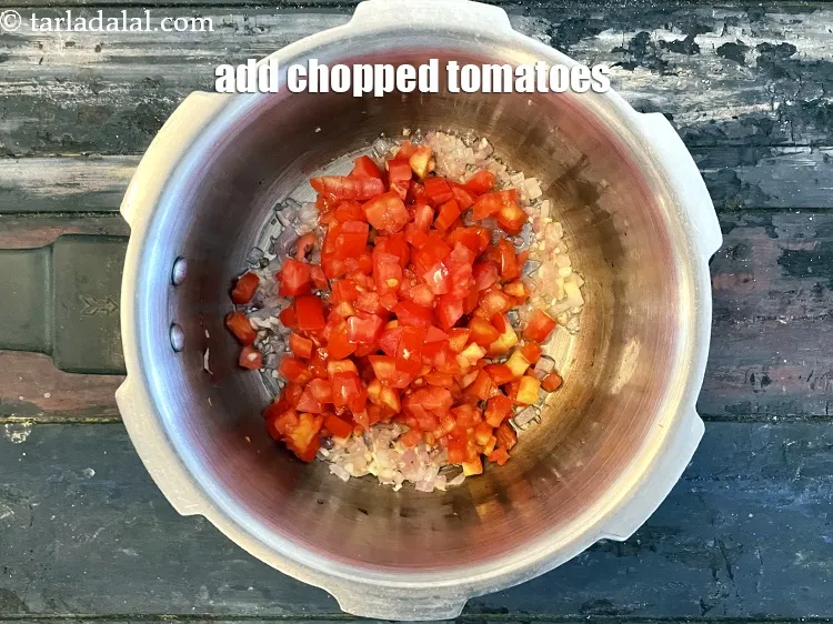 Step 14 – Add&nbsp;1 cup&nbsp;roughly&nbsp;<a href="glossary-chopped-tomatoes-779i">chopped tomatoes</a>.