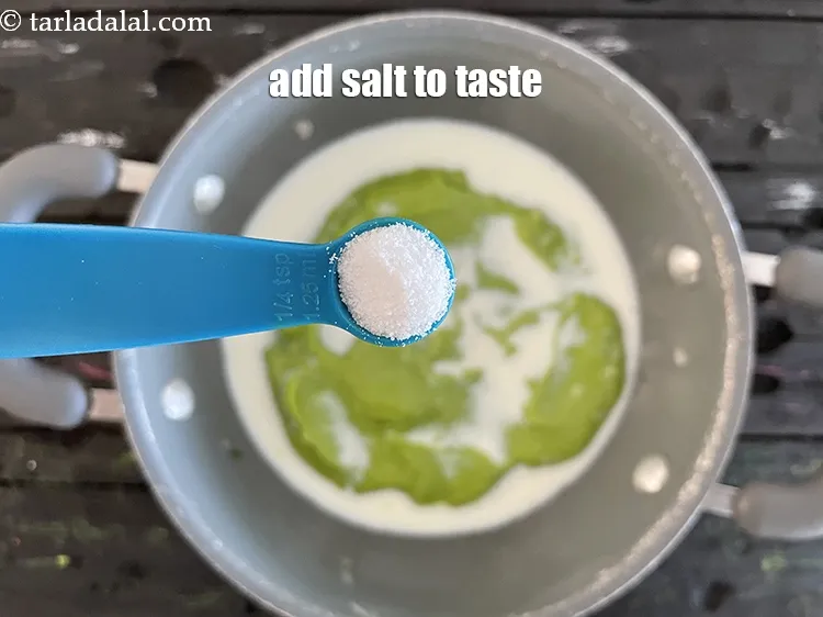 स्टेप 14 – <a href=""https://www.tarladalal.com/glossary-salt-namak-table-salt-hindi-418i"">नमक</a>&nbsp;स्वादानुसार डालें। हमने १/४&nbsp; टीस्पून नमक डाला है।