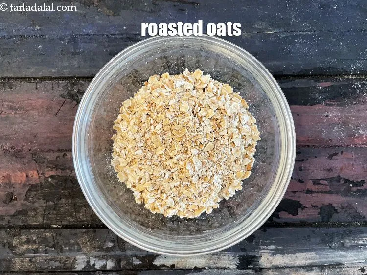 स्टेप 6 – <strong>भुने हुए ओट्स को</strong>&nbsp;एक कटोरे में अलग रखें&nbsp;और सूप में …