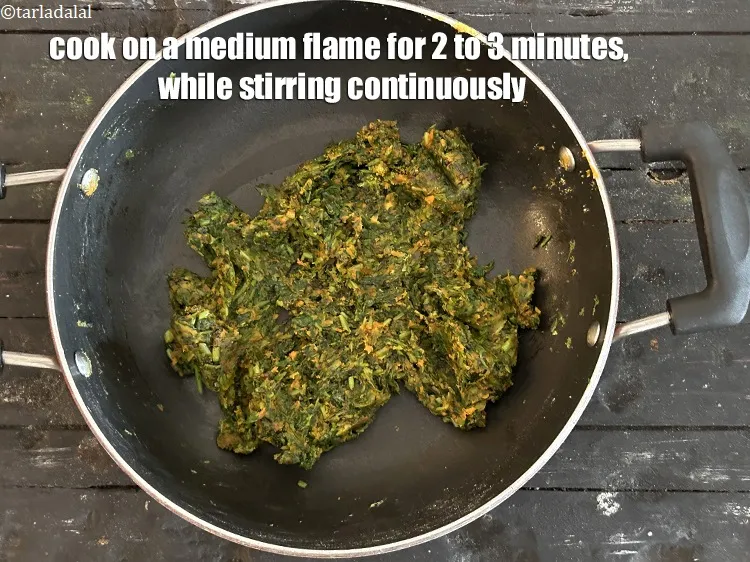 Step 16 – <strong>Cook </strong>on a medium flame for 2 to 3 minutes, while stirring&nbsp;continuously.