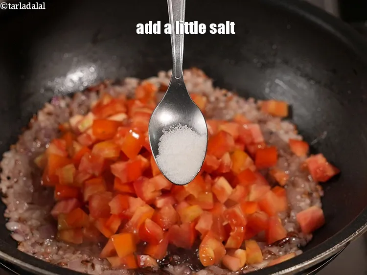 स्टेप 15 – थोड़ा सा नमक डालें।