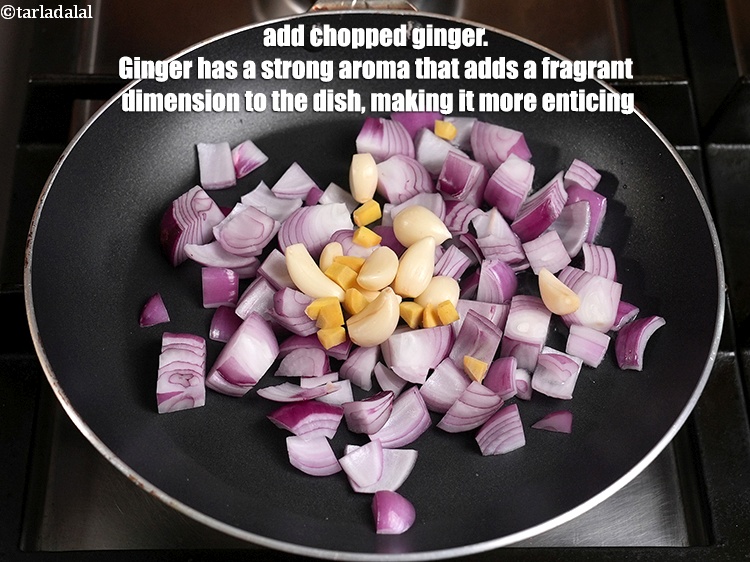 स्टेप 15 – १ टी-स्पून&nbsp;<a href="https://www.tarladalal.com/glossary-chopped-ginger-hindi-786i">कटा हुआ अदरक</a> डालें। अदरक में एक तेज़ …