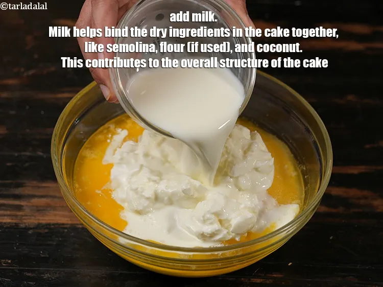 स्टेप 15 – १/२ कप&nbsp;<a href=""https://www.tarladalal.com/glossary-milk-doodh-full-cream-milk-hindi-514i"">दूध</a>&nbsp;डालें&nbsp;। दूध केक में मौजूद सूखी सामग्री जैसे …