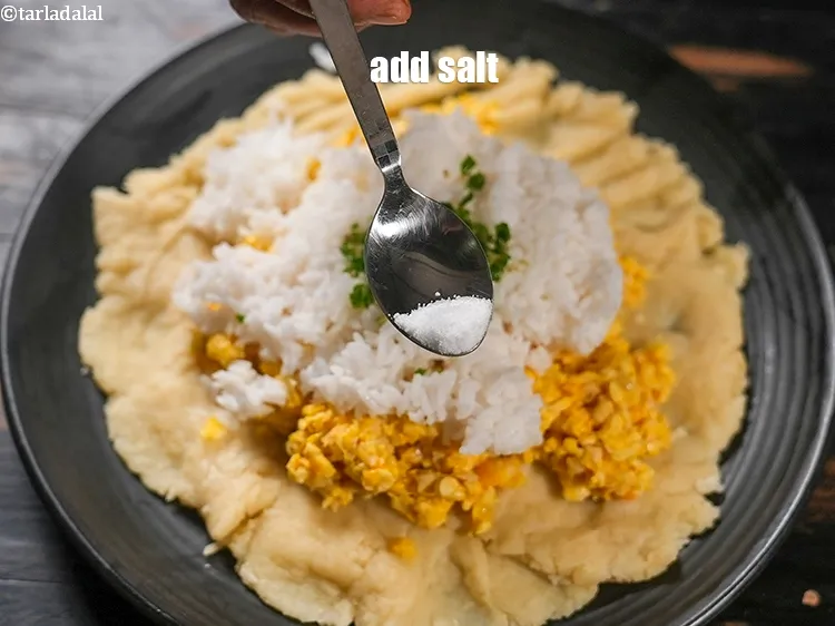 स्टेप 15 – स्वादानुसार नमक डालें।