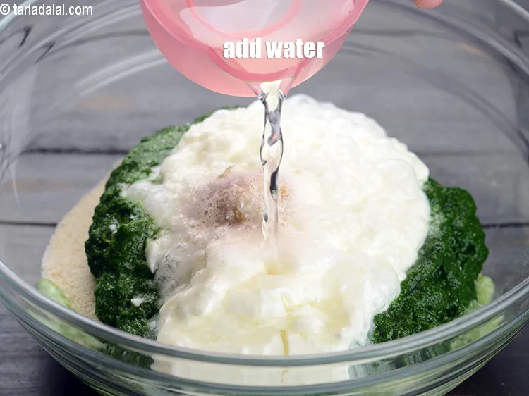 स्टेप 16 – 3/4 कप पानी डालें।