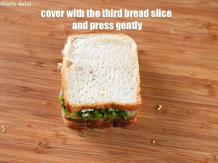 Step 15 – Cover with the third bread slice chutney faced downwards and press gently.