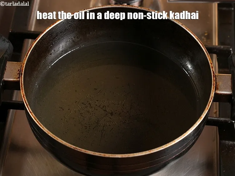 स्टेप 14 – <strong>उड़द दाल बोंडा</strong> तलने के लिए&nbsp; | <strong>बोन्डा रेसिपी | …