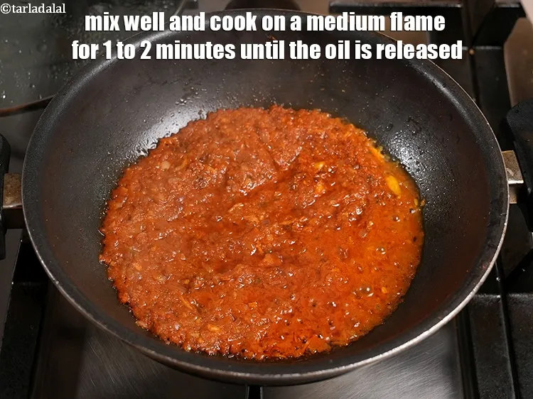 स्टेप 15 – <p>अच्छी तरह मिलाएं और मध्यम आंच पर 1 से 2 …