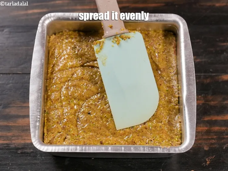 स्टेप 15 – इसे समान रूप से फैलाएं।