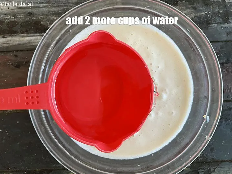 स्टेप 16 – 2 कप पानी और डालें।