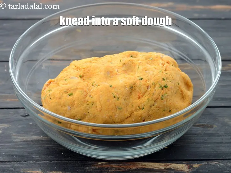 स्टेप 26 – आटा नरम होना चाहिए न कि आधा सख्त या सख्त …