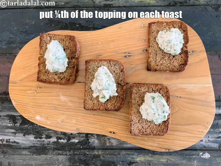 Step 16 – Put 1/4th of the&nbsp;parsley and cottage cheese topping over each toast.