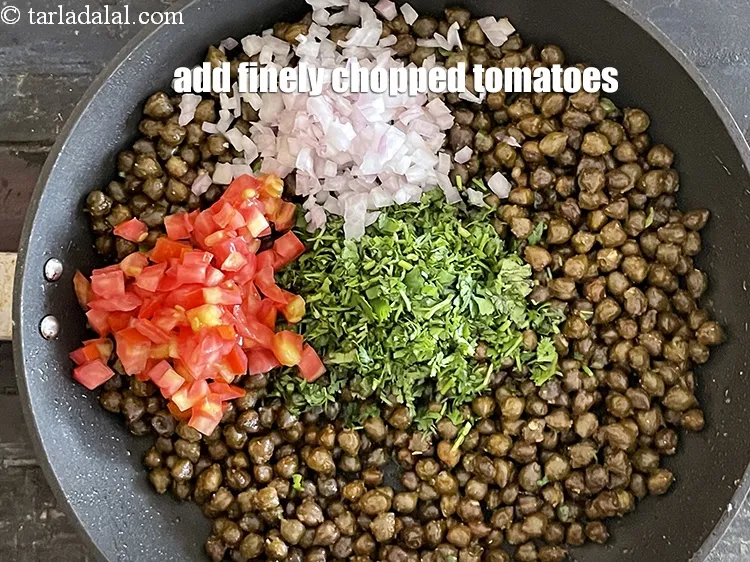 Step 25 – Add&nbsp;<meta charset="UTF-8" />4 tbsp&nbsp;finely&nbsp;chopped tomatoes.