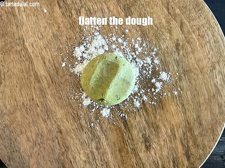 Step 15 – <meta charset="UTF-8" />Take a portion of the dough and flatten it between your palms.&nbsp;