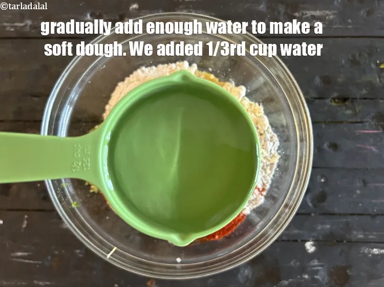 स्टेप 15 – नरम आटा गूंथने के लिए धीरे-धीरे पर्याप्त पानी डालें।&nbsp;हमने 1/3 …