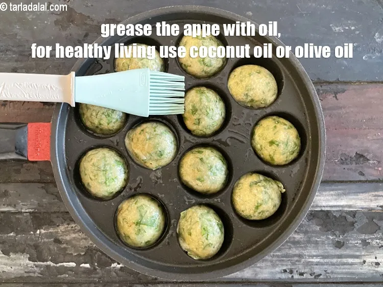 Step 15 – <meta charset="UTF-8" /> Grease the sides with of the appe with a brush.&nbsp;&nbsp;&nbsp;