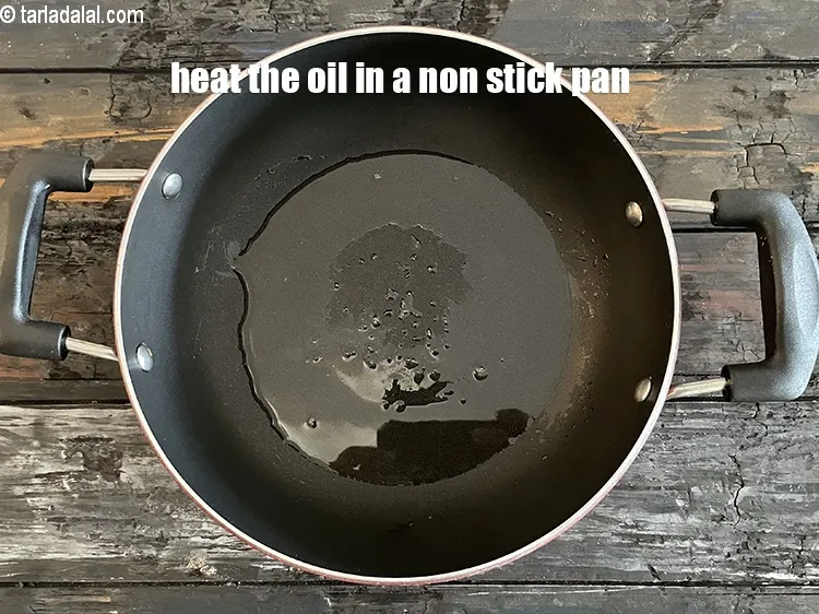 Step 16 – Heat 2<strong>&nbsp;tsp oil</strong> in a broad non-stick pan.