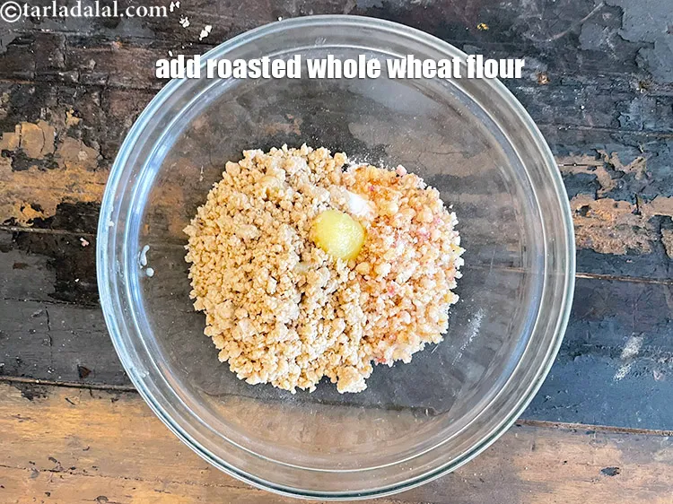 स्टेप 60 – भुना हुआ गेहूं का आटा डालें।