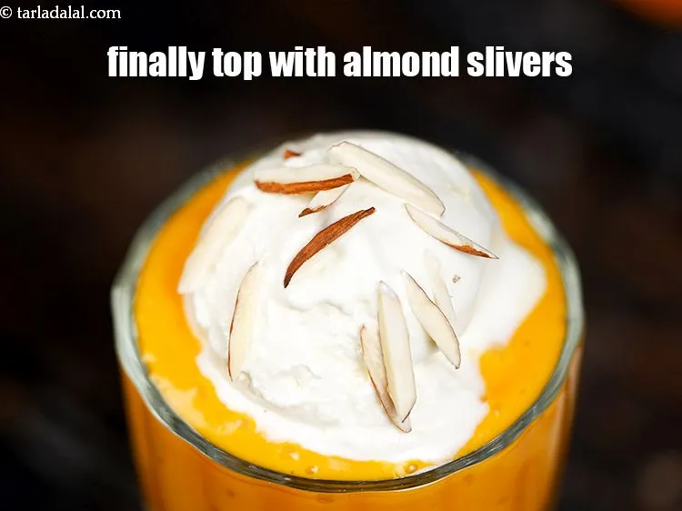 स्टेप 15 – अंत में इसके ऊपर&nbsp;२ टी-स्पून&nbsp;<a href=""https://www.tarladalal.com/glossary-almond-slivers-slivered-almonds-hindi-664i"">बादाम के कतरन</a>&nbsp;डालें&nbsp;।