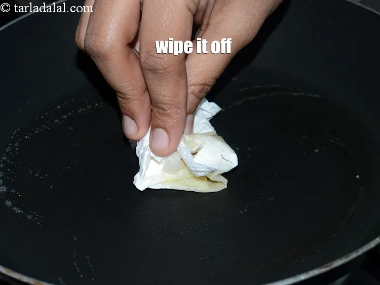 स्टेप 15 – इसे किचन रोल या मलमल के कपड़े से पोंछ लें।&amp;nbsp;