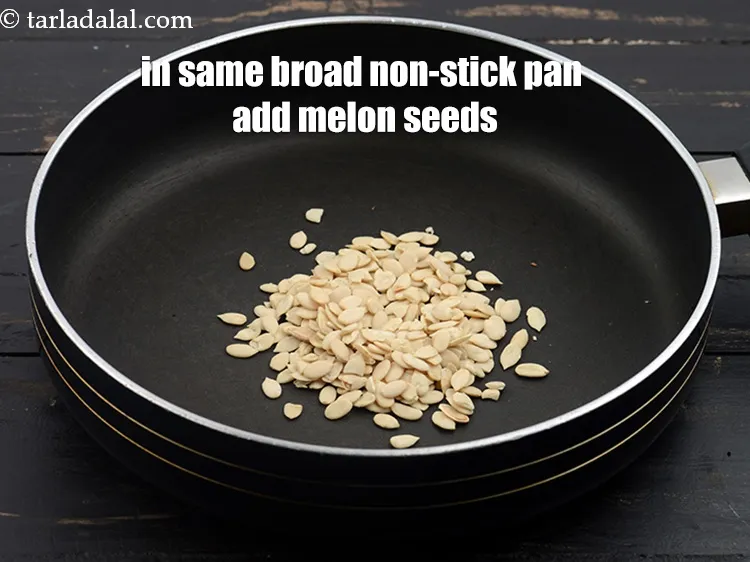 स्टेप 15 – उसी चौड़े नॉन-स्टिक पैन में, 2 टेबल्स्पून कच्चे&nbsp;&nbsp;<a href=""https://www.tarladalal.com/glossary-melon-seeds-hindi-77i"" target=""_blank"">खरबूजे …