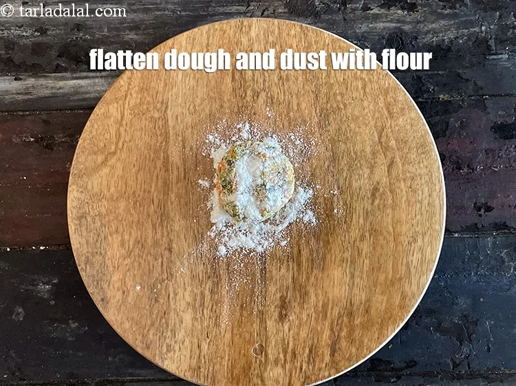 Step 15 – <p>Flatten the dough and dust it.</p>