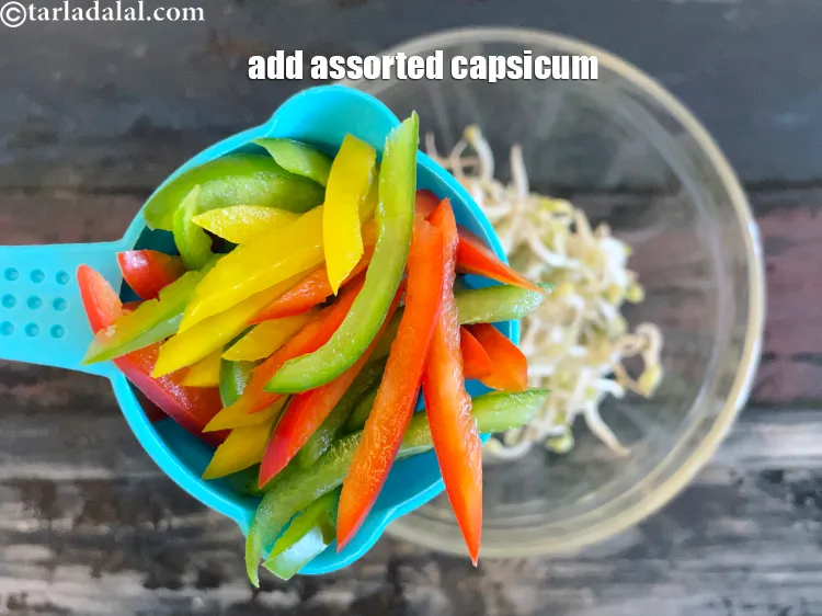 Step 19 – Add&nbsp;<meta charset="UTF-8" />1/2&nbsp;cup&nbsp;thinly&nbsp;sliced assorted capsicum.&nbsp;