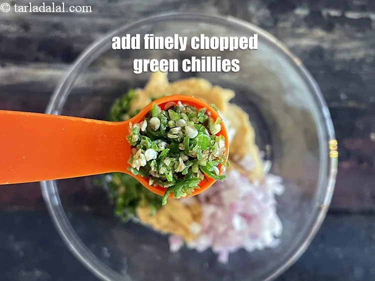 Step 22 – <strong>Add 1&nbsp;tsp&nbsp;finely&nbsp;<a href="glossary-chopped-green-chilli-820i">chopped green chillies</a>.</strong>