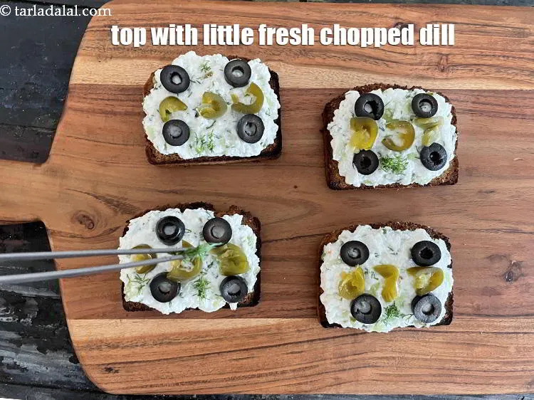 Step 15 – Top <strong>paneer cucumber dill toast | Indian cottage cheese toast | healthy paneer cucumber suva …