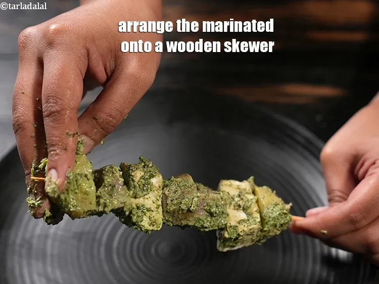 स्टेप 20 – मैरीनेट किए हुए पनीर, बैंगनी रतालू, शकरकंद और छोटे आलू …