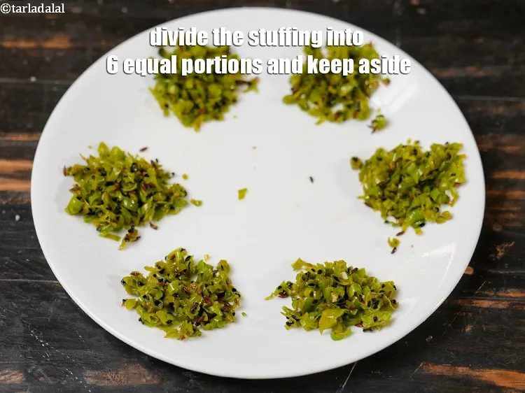Step 17 – Divide the stuffing into 6 equal portions and keep aside.