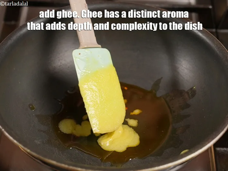 स्टेप 16 – १ टेबल-स्पून&nbsp;<a href=""https://www.tarladalal.com/glossary-ghee-hindi-245i"">घी</a>&nbsp;डालें। घी की एक अलग सुगंध होती है …
