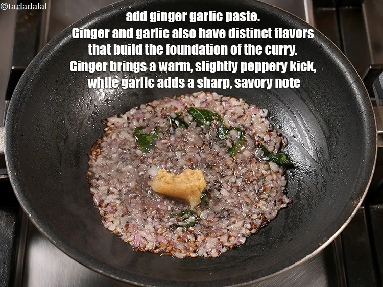 स्टेप 16 – 1 टी-स्पून अदरक लहसुन का पेस्ट डालें। अदरक और लहसुन …