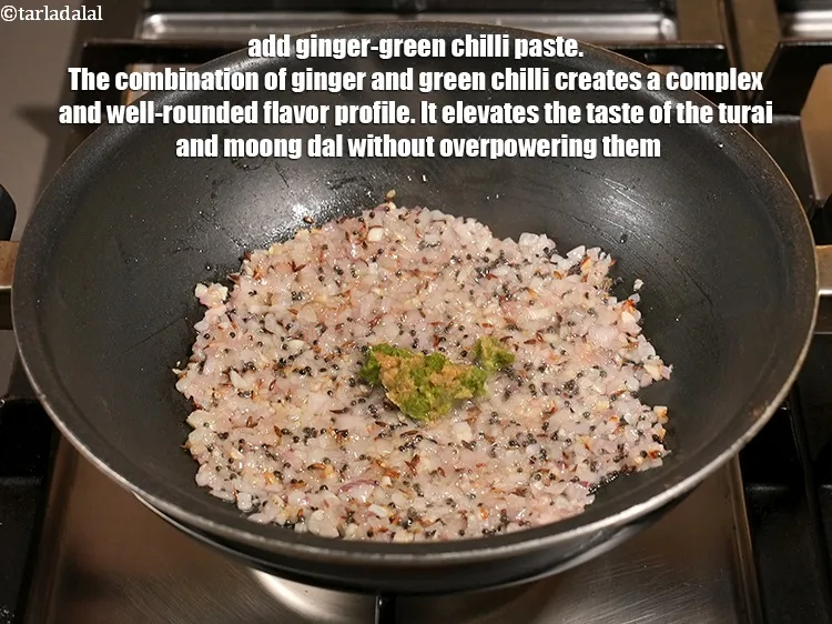 स्टेप 16 – १ टी-स्पून&nbsp;<a href=""https://www.tarladalal.com/glossary-ginger-green-chilli-paste-adrak-mirch-ki-paste-adrak-mirchi-paste-hindi-139i"">अदरक-हरी मिर्च का पेस्ट</a>&nbsp;डालें । अदरक और हरी …