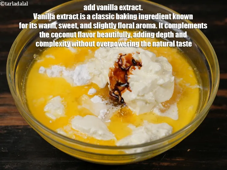 स्टेप 16 – १/२ टी-स्पून&nbsp;<a href=""https://www.tarladalal.com/glossary-vanilla-essence-hindi-406i"">वेनिला एसेंस</a>&nbsp;&nbsp;डालें। वेनिला एक्सट्रेक्ट एक क्लासिक बेकिंग सामग्री …