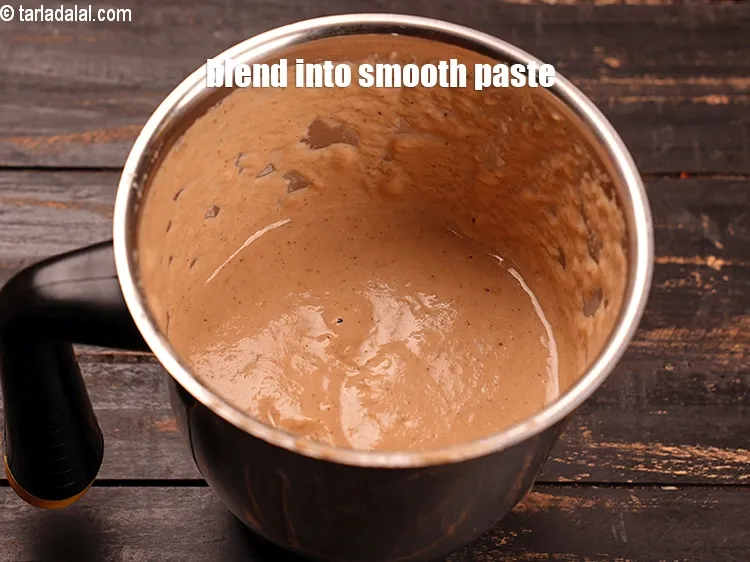 स्टेप 16 – मिश्रण को चिकना पेस्ट बना लें।