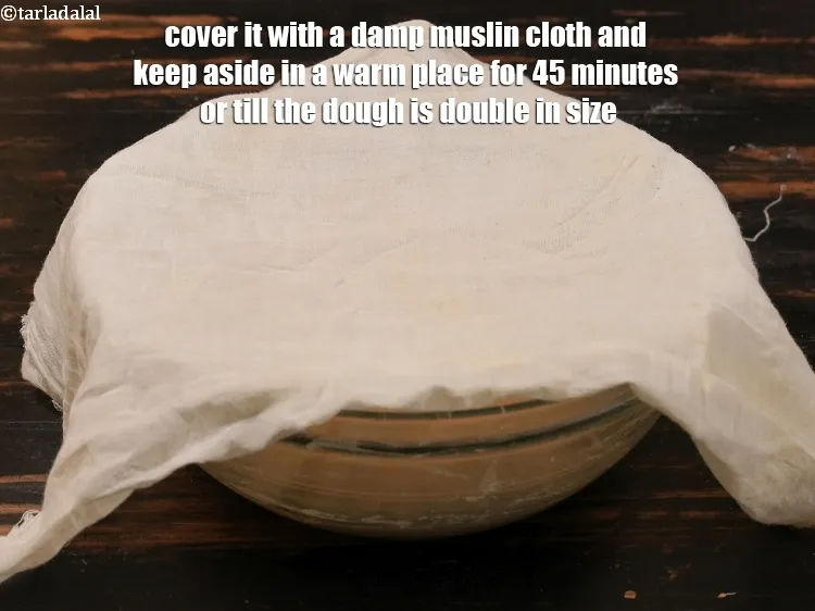 स्टेप 15 – इसे एक नम मलमल के कपड़े से ढँक दें और …