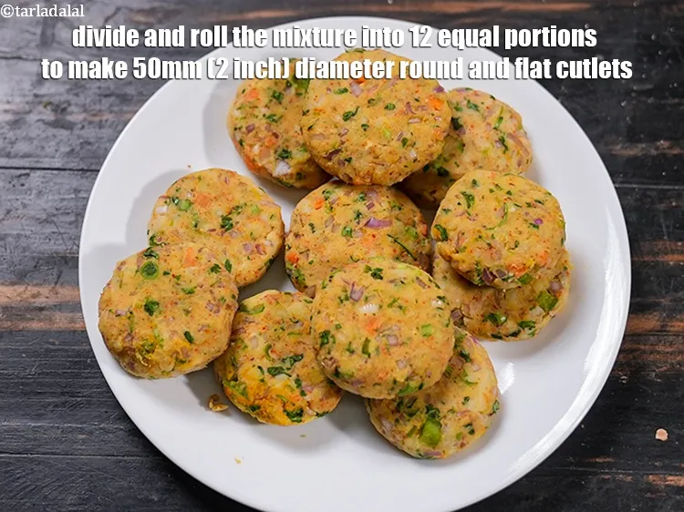 स्टेप 16 – मिश्रण को 12 बराबर भागों में बांटकर 50 मिमी (2 …