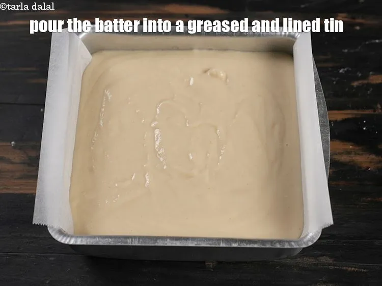 स्टेप 16 – बैटर को एक चिकने और लाइन वाले टिन में डालें।