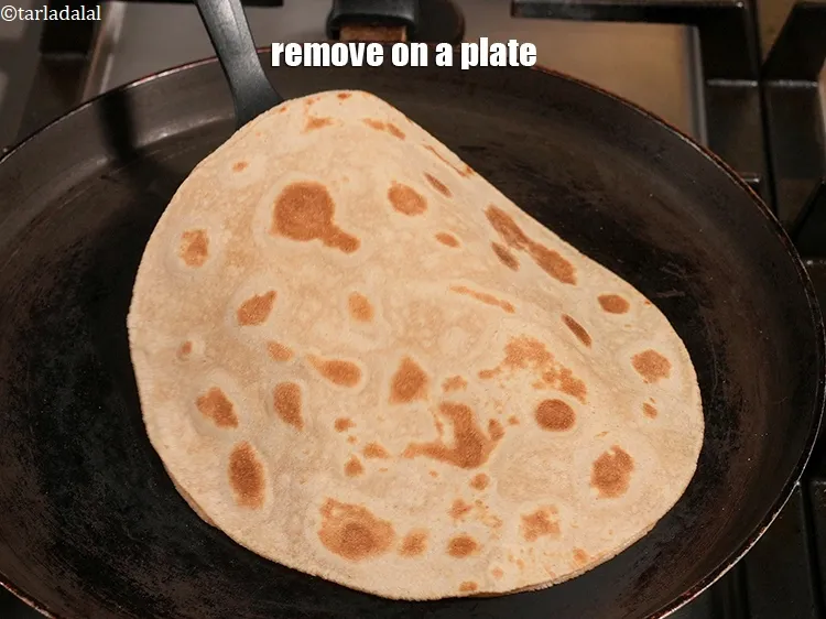 स्टेप 17 – एक प्लेट पर निकालें.