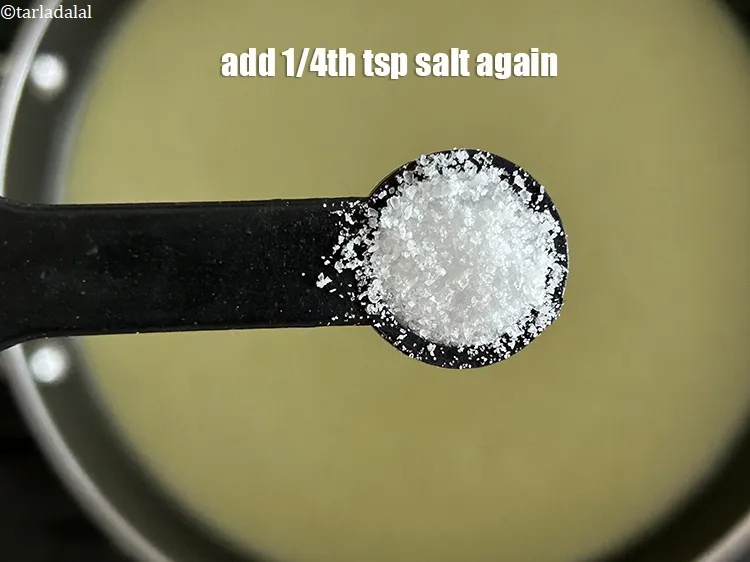 स्टेप 18 – फिर से 1/4 टी-स्पून नमक डाल दीजिये।