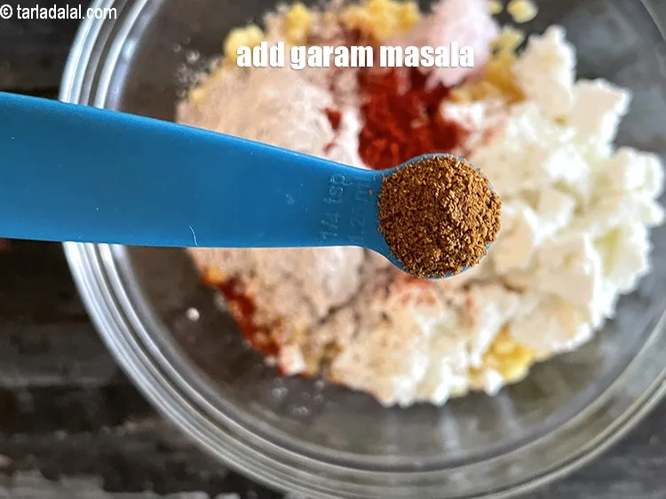 Step 24 – Add&nbsp;<meta charset="UTF-8" />1/4 tsp&nbsp;<a href="garam-masala-163r">garam masala</a>.