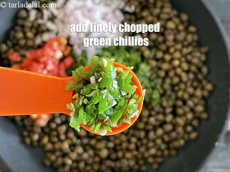 Step 26 – Add&nbsp;<meta charset="UTF-8" />1 tsp&nbsp;finely&nbsp;chopped green chillies.