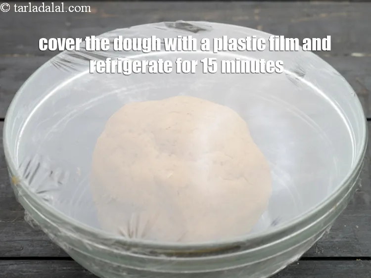 Step 16 – Cover the dough with a plastic film and refrigerate for 15 minutes.