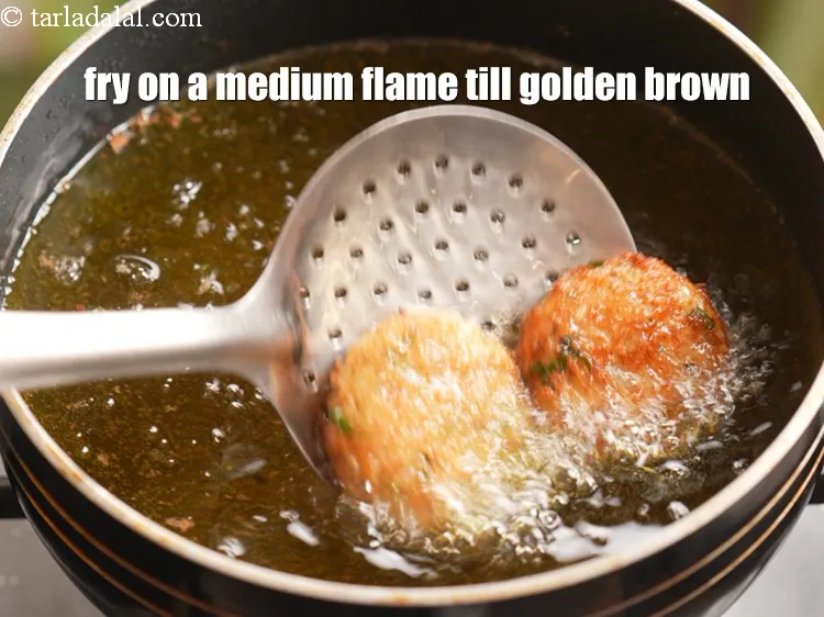 Step 19 – Make sure you deep-fry only 2 to 3 tikkis at a time.&nbsp;