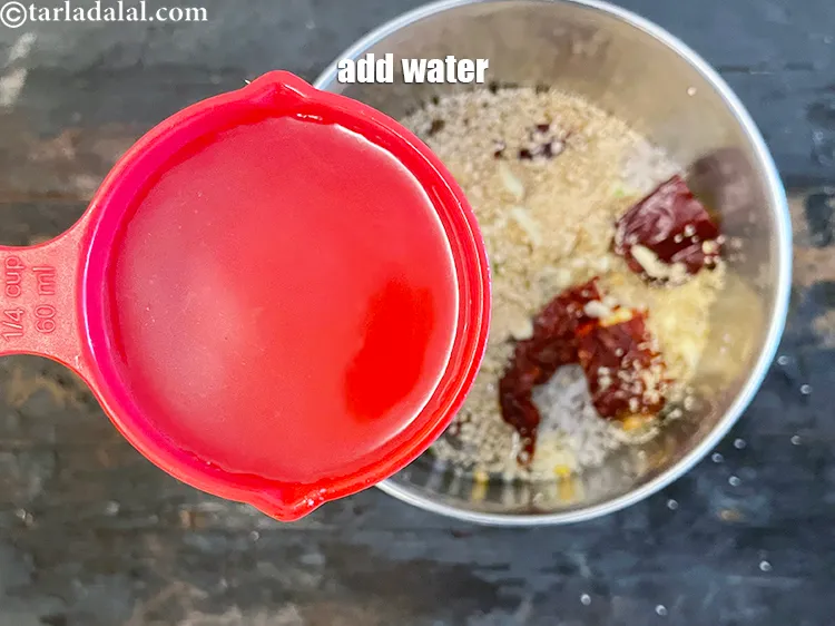 स्टेप 16 – १/२ कप पानी डालें।