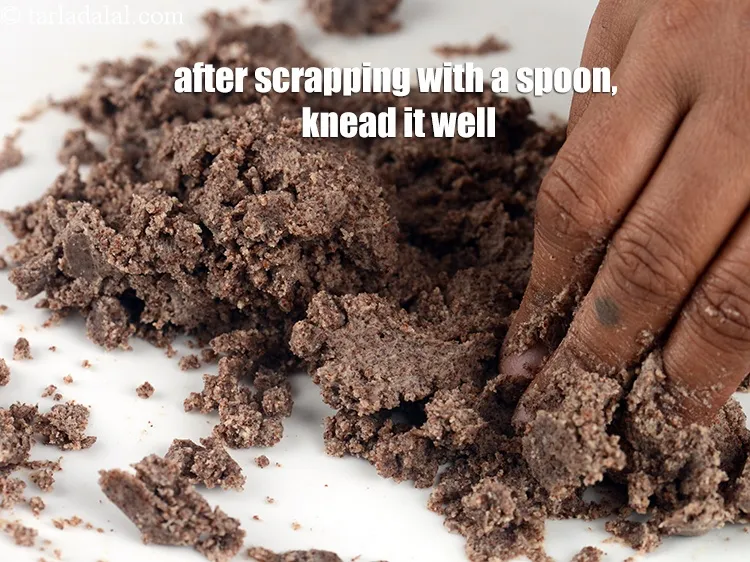 Step 16 – <p>After scrapping with a spoon, knead it well.&nbsp;</p>