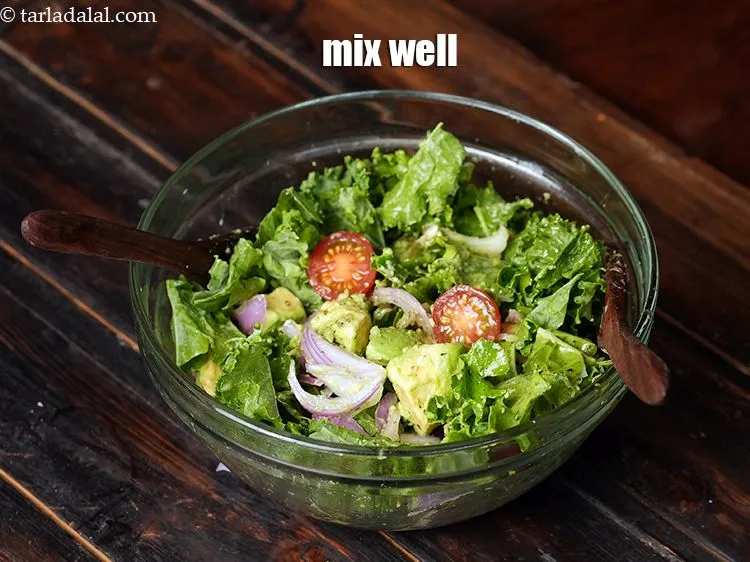 Step 17 – Toss <strong>kale avocado salad&nbsp;|&nbsp;kale tomatoes&nbsp;avocado salad | healthy Indian Vitamin A rich &nbsp;kale salad |&nbsp;</strong>well.